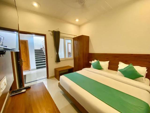 Triple One Hotel Tapovan Rishikesh,Near Laxman Jhula Exterior foto